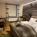 Zum Burggraf Hotel