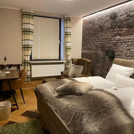 Zum Burggraf Hotel