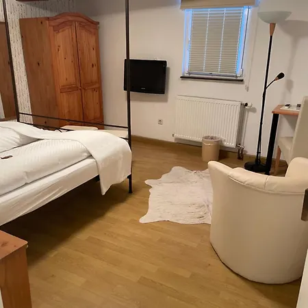 ホテル Zum Burggraf Neuleiningen