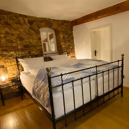 Zum Burggraf Otel